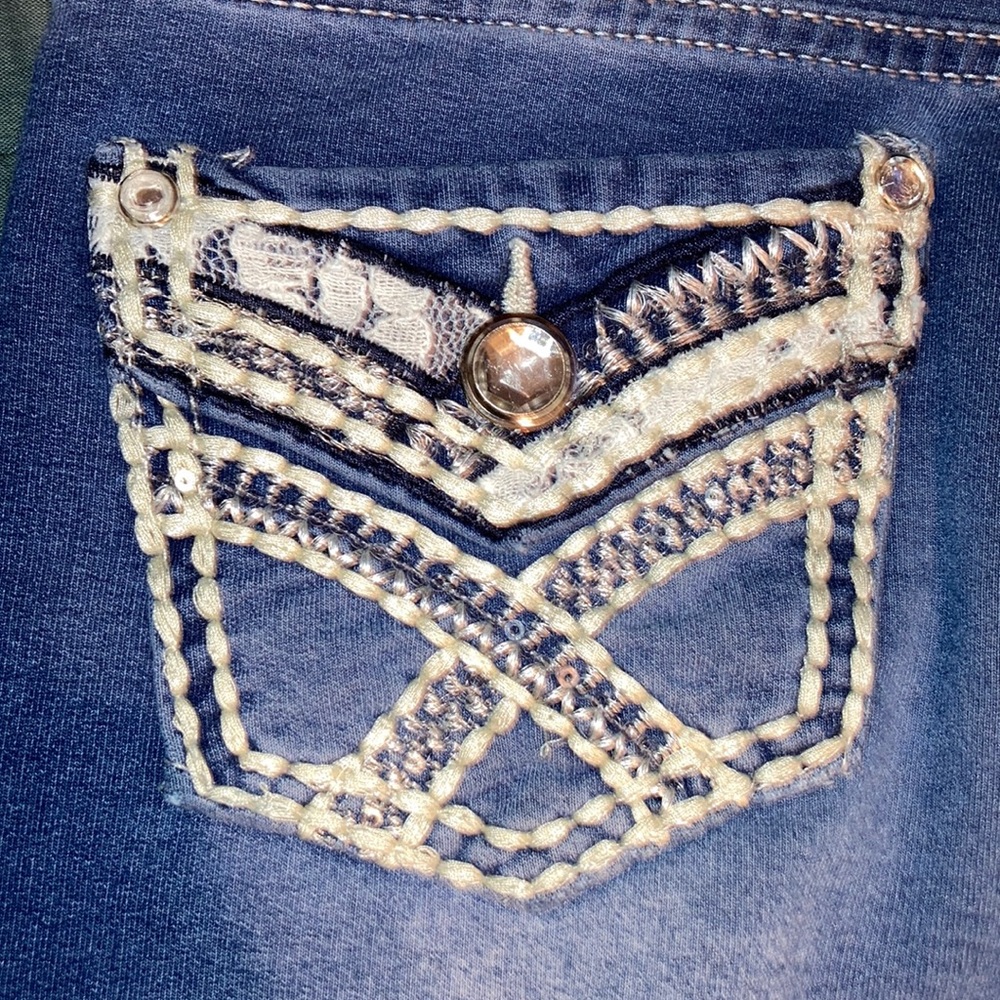 Two pants - Picture 4 of 9